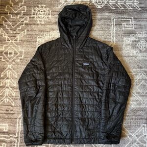 Men’s black Patagonia hooded nano puff size Large